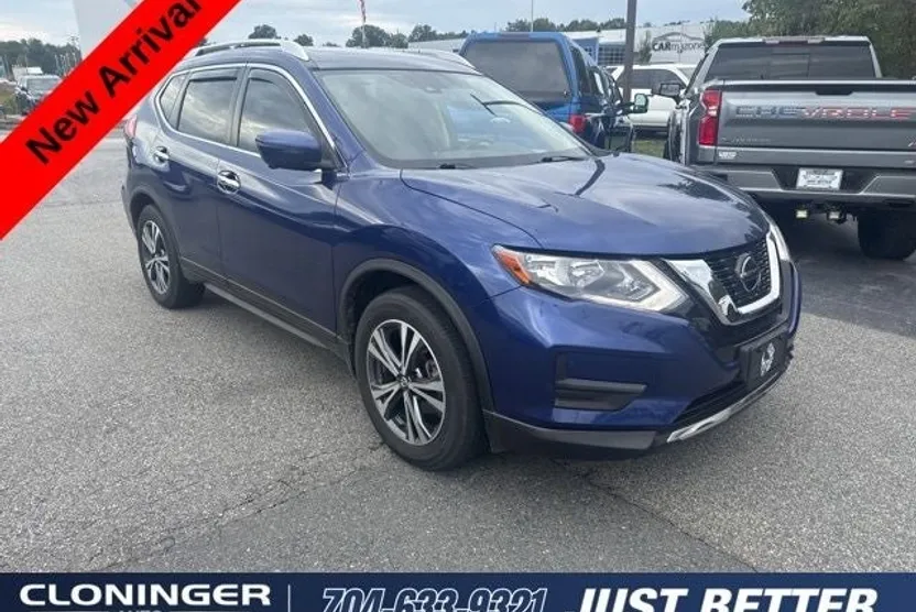 2019 Nissan Rogue SV photo 1