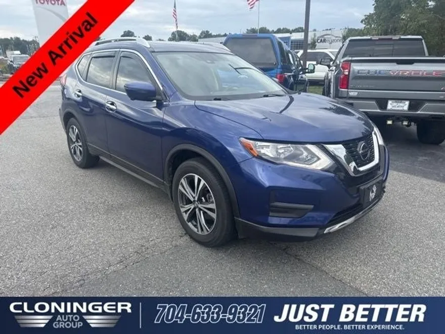 2019 Nissan Rogue SV photo 1