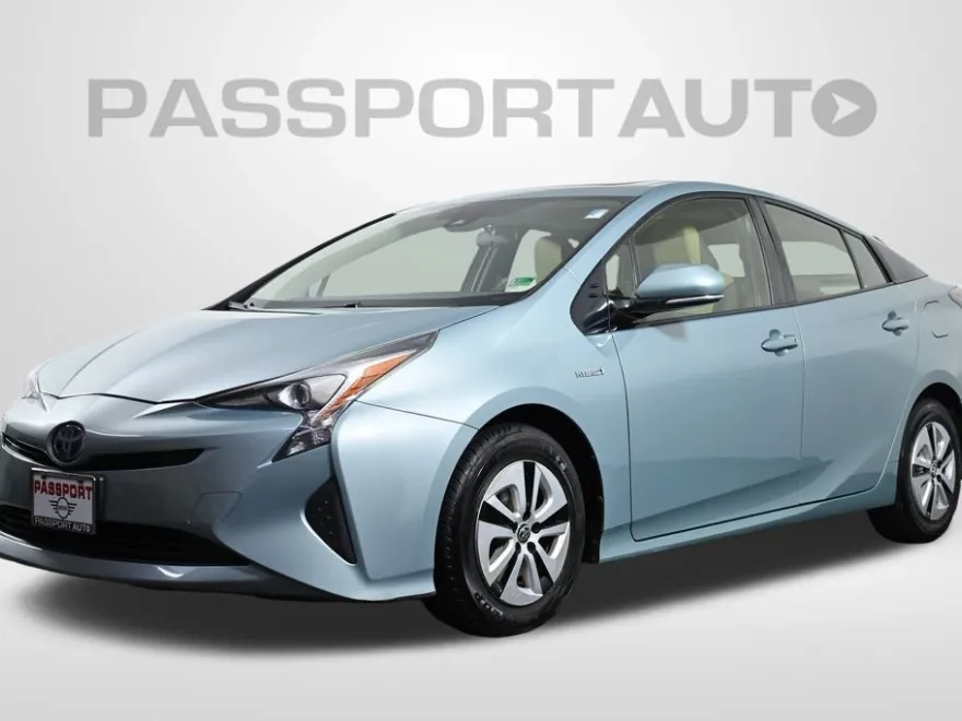 2016 Toyota Prius Base photo 1