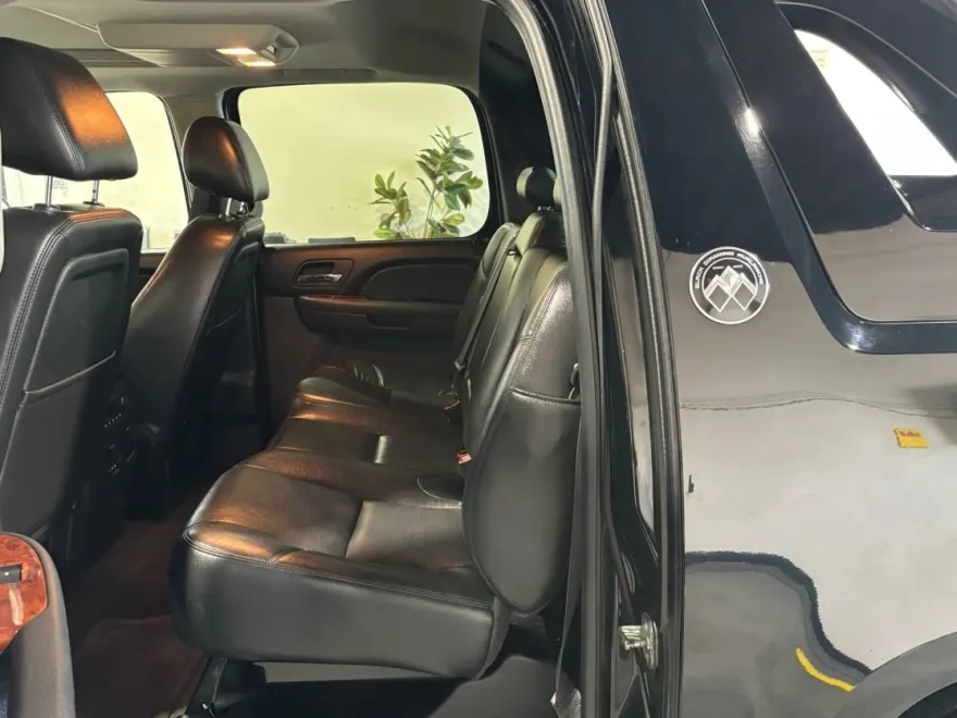 2013 Chevrolet Avalanche LTZ photo 1