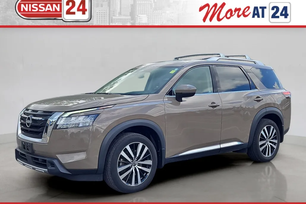2023 Nissan Pathfinder Platinum photo 1