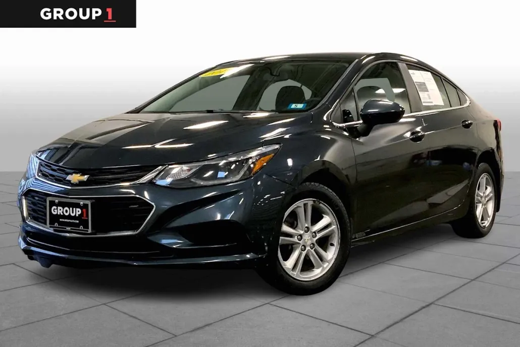 2018 Chevrolet Cruze LT photo 1