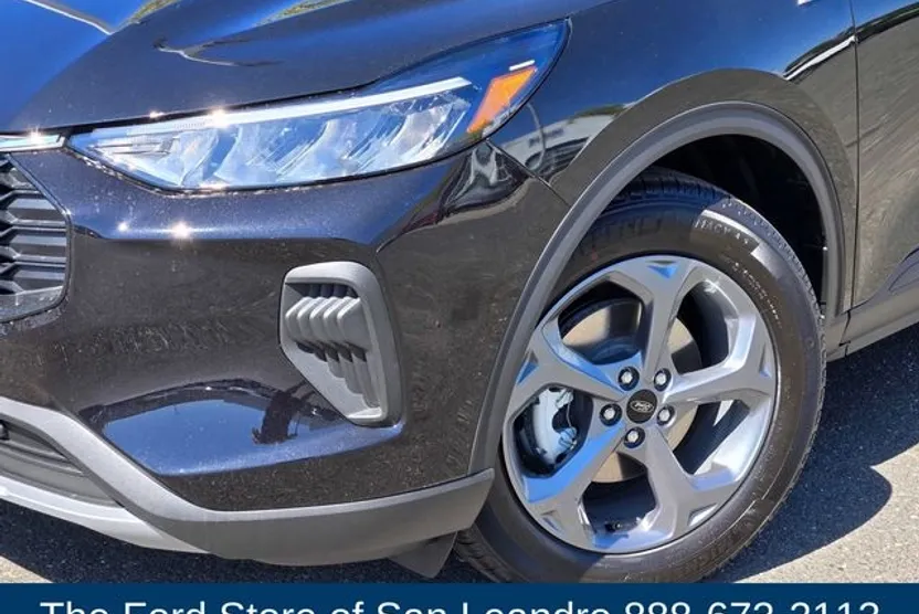 2025 Ford Escape ST-Line photo 1