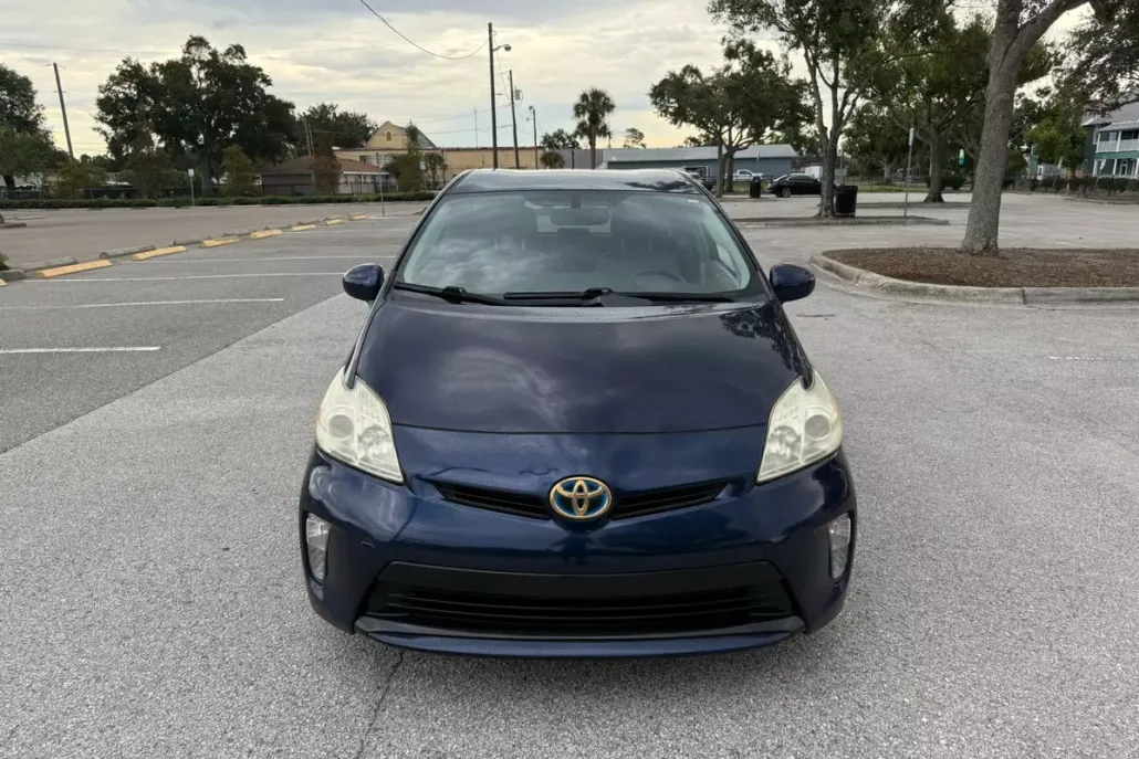 2015 Toyota Prius Four photo 1