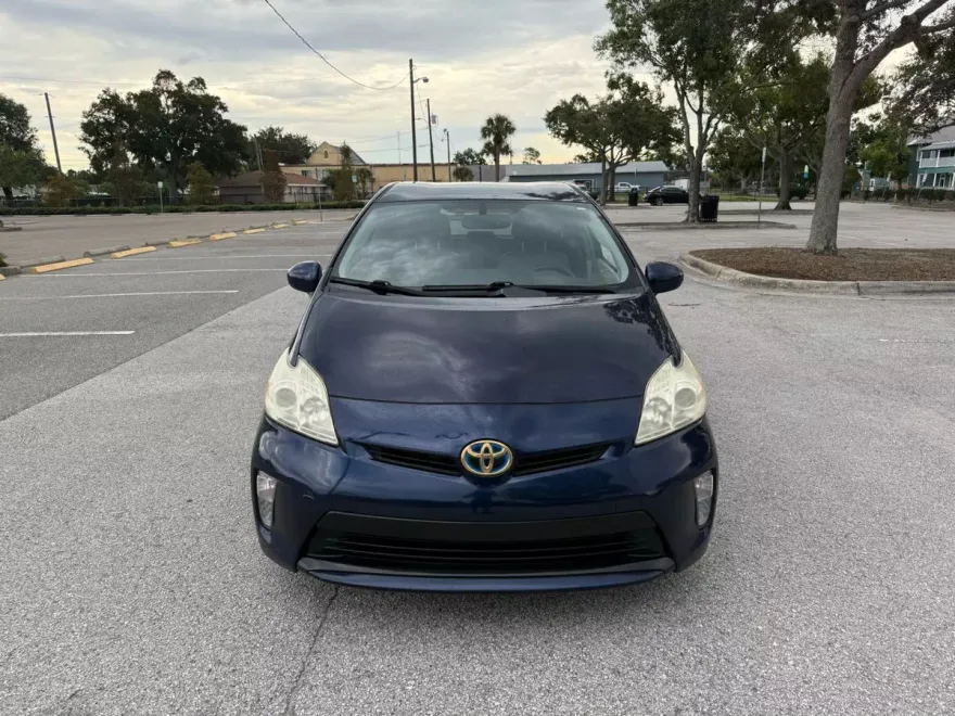 2015 Toyota Prius Four photo 1