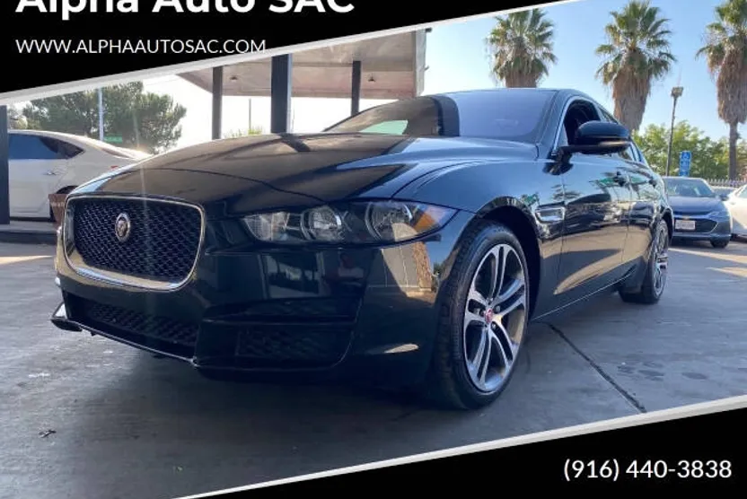 2017 Jaguar XE Premium photo 1