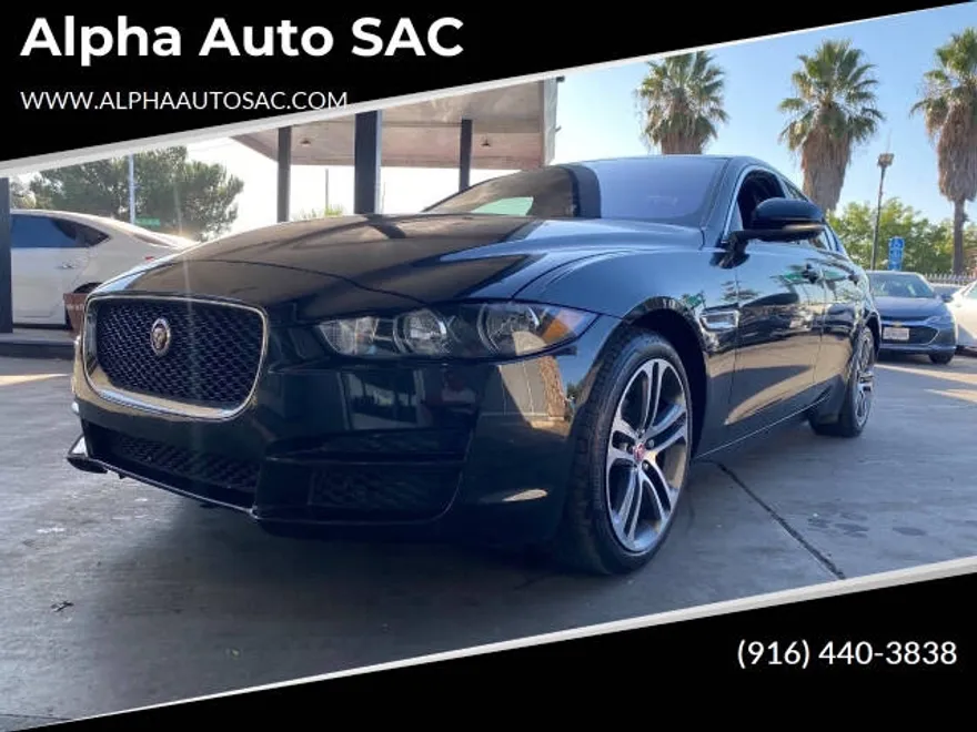 2017 Jaguar XE Premium photo 1