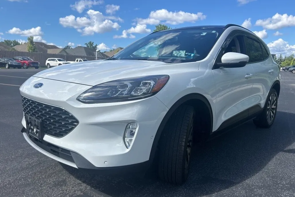 2020 Ford Escape Titanium photo 1