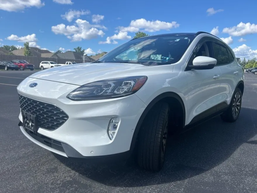 2020 Ford Escape Titanium photo 1
