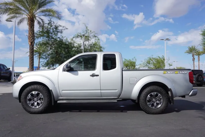 2017 Nissan Frontier Desert Runner photo 1