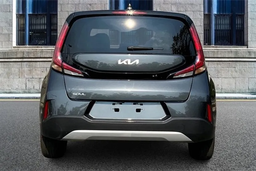 2023 Kia Soul LX photo 1