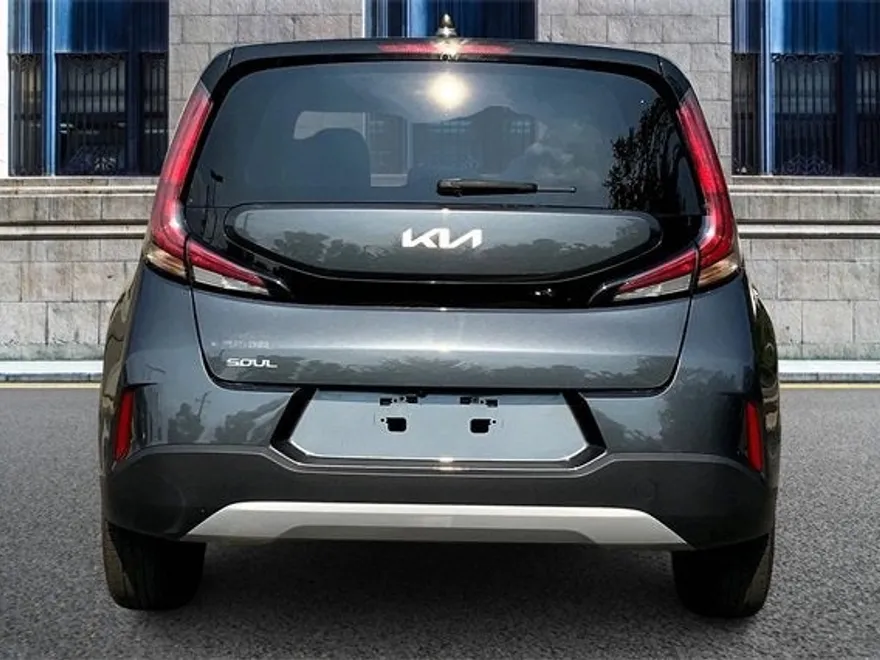 2023 Kia Soul LX photo 1