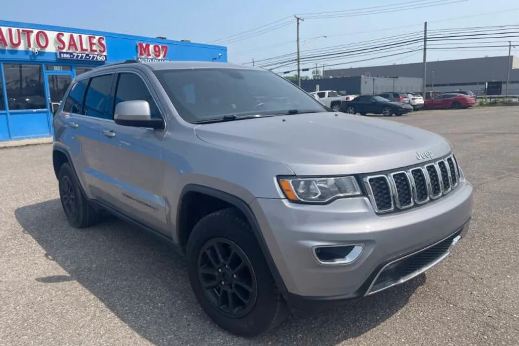 2020 Jeep Grand Cherokee Laredo photo 1