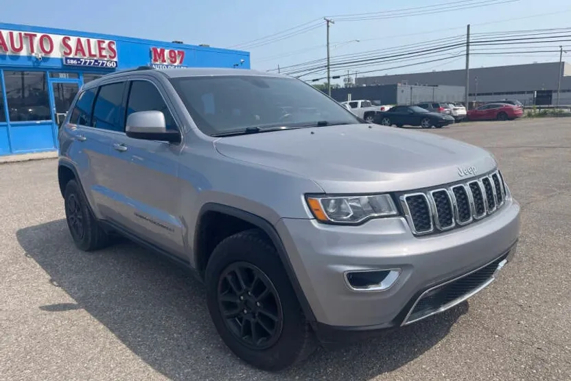 2020 Jeep Grand Cherokee Laredo photo 1