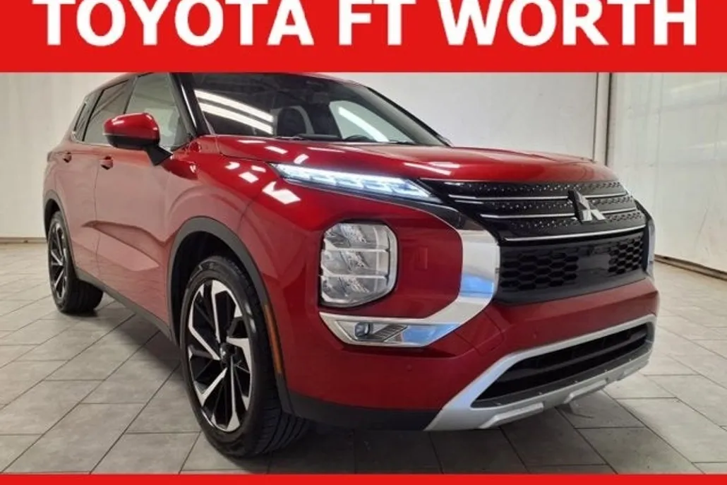 2024 Mitsubishi Outlander SE photo 1