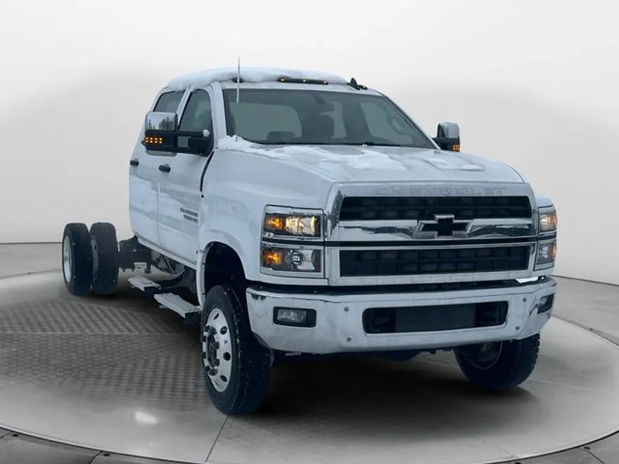 2024 Chevrolet Silverado 5500HD LT photo 1