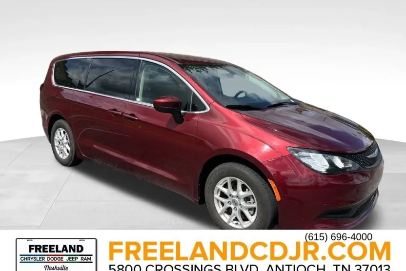2022 Chrysler Voyager LX photo 1