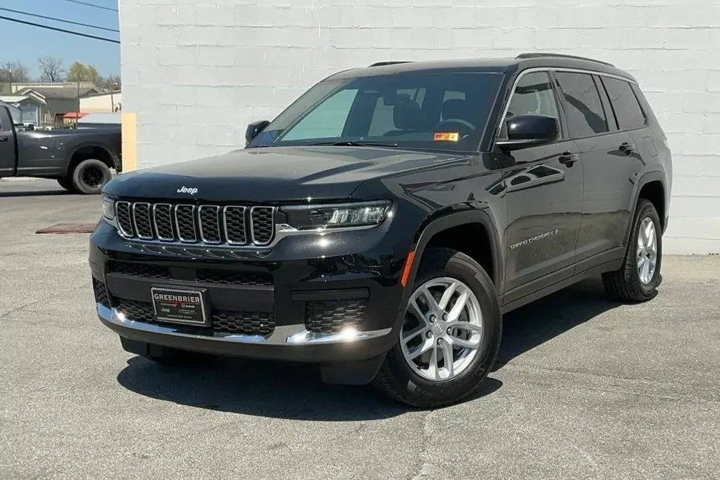 2025 Jeep Grand Cherokee Laredo X photo 1