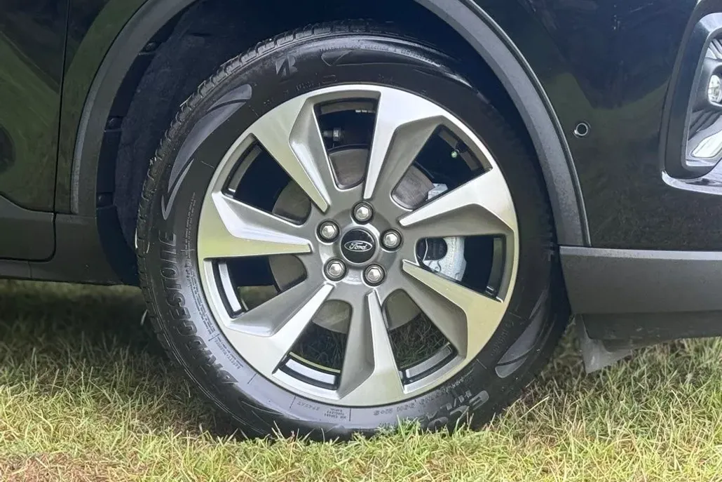2023 Ford Escape Platinum photo 1