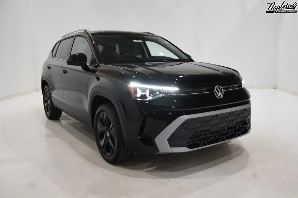 2025 Volkswagen Taos SE photo 1