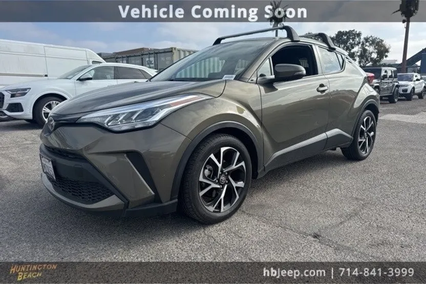 2021 Toyota C-HR XLE photo 1