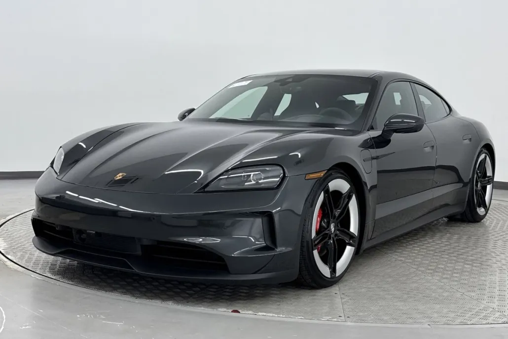 2025 Porsche Taycan 4S photo 1