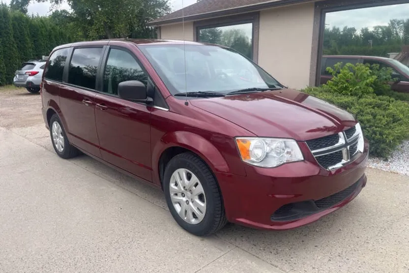 2018 Dodge Grand Caravan SE photo 1