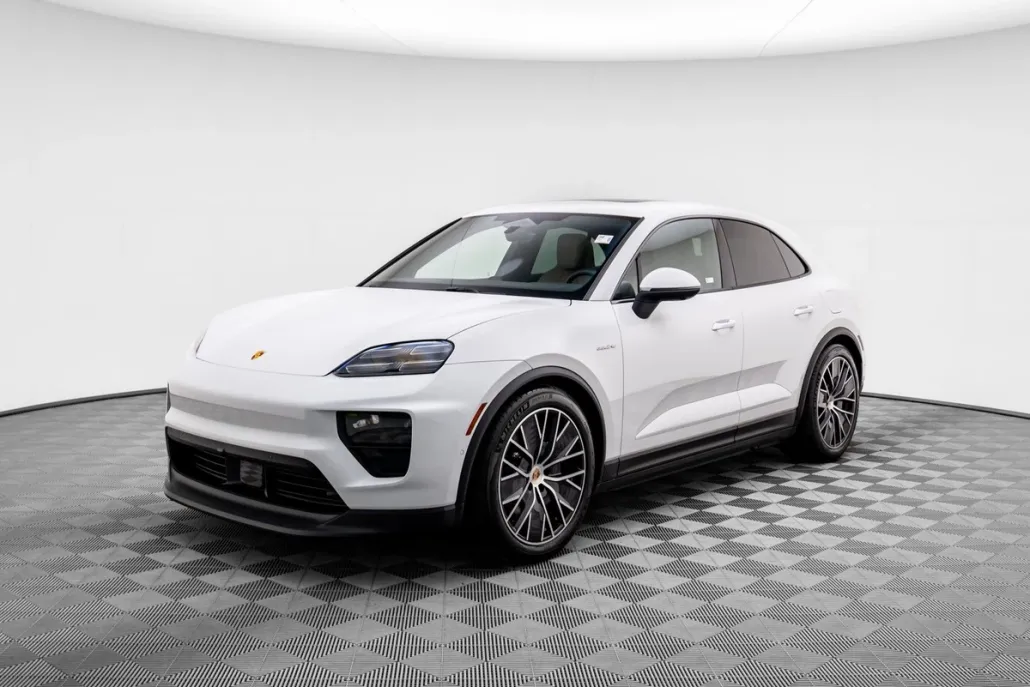 2025 Porsche Macan Electric photo 1