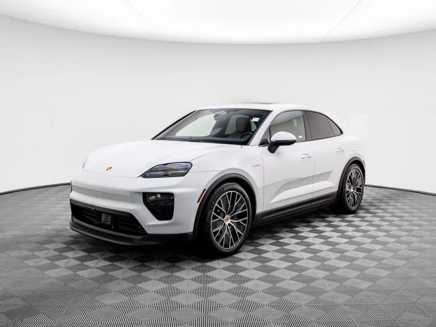 2025 Porsche Macan Electric photo 1