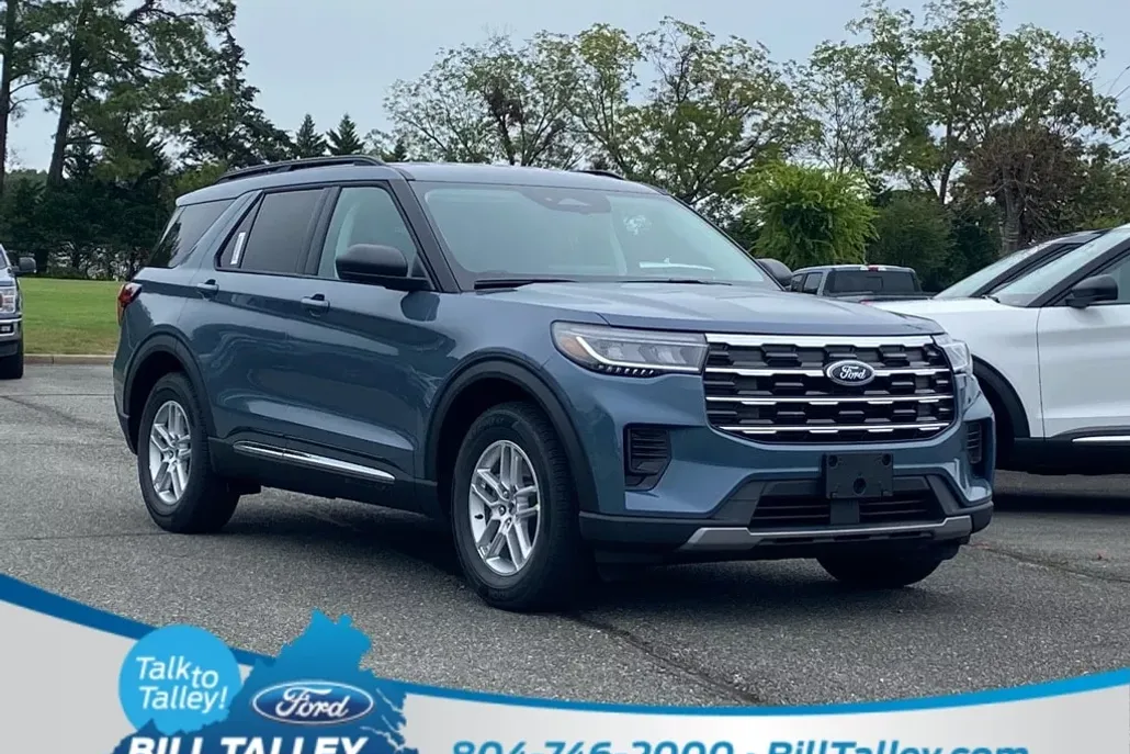 2025 Ford Explorer photo 1