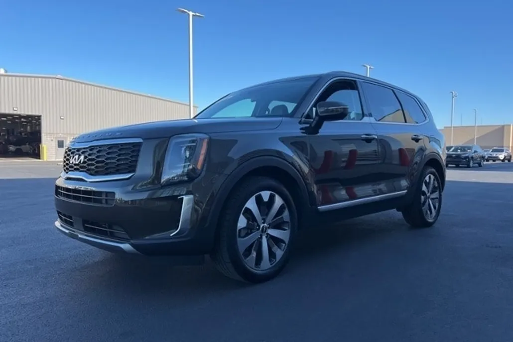 2022 Kia Telluride S photo 1