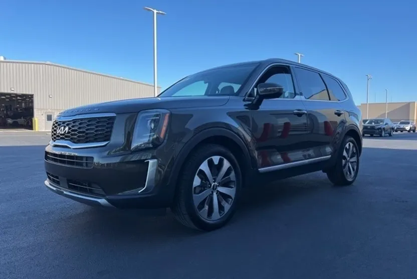 2022 Kia Telluride S photo 1