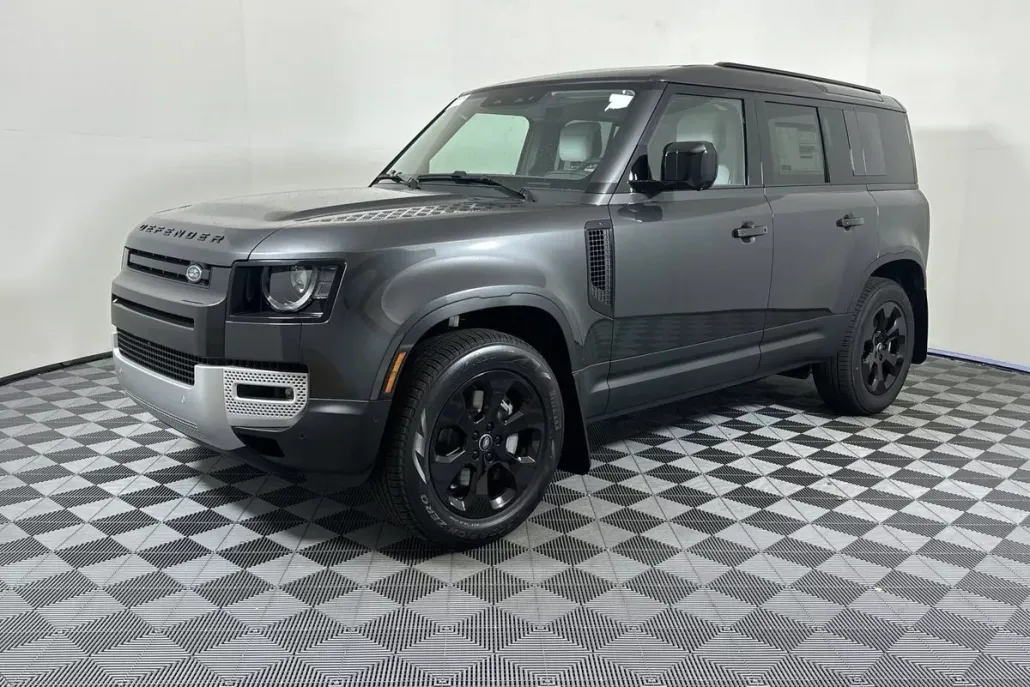 2025 Land Rover Defender 110 S photo 1