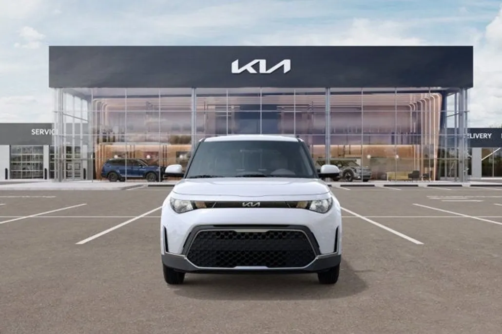 2025 Kia Soul LX photo 1