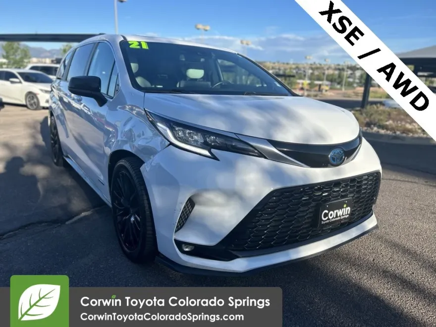 2021 Toyota Sienna XSE photo 1