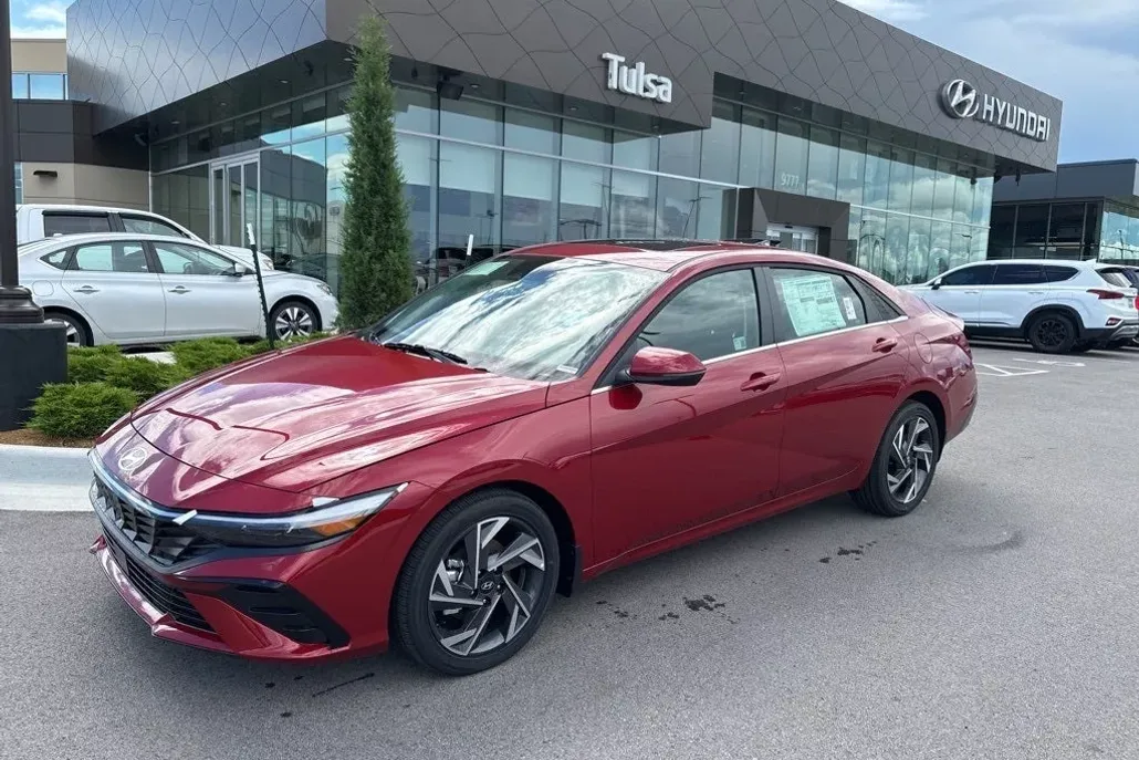 2025 Hyundai Elantra Hybrid Limited photo 1
