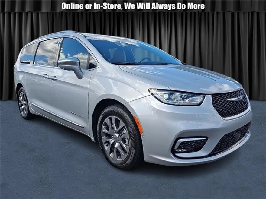 2024 Chrysler Pacifica Hybrid Pinnacle photo 1