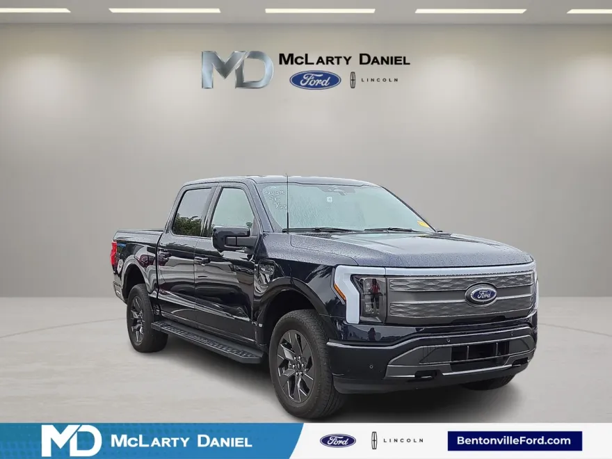 2023 Ford F-150 Lightning Lariat photo 1