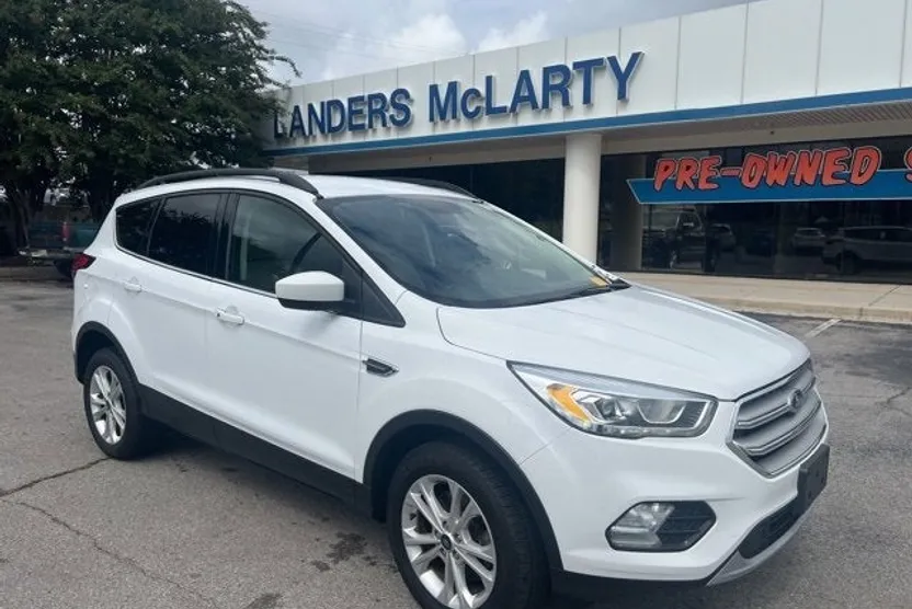 2019 Ford Escape SEL photo 1