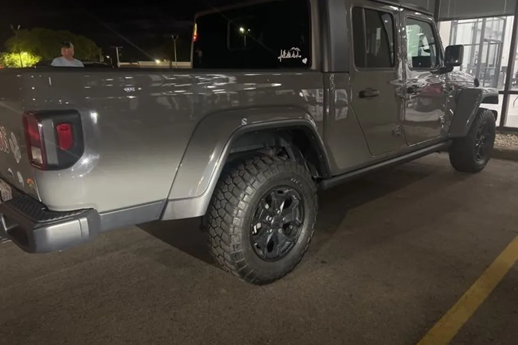 2022 Jeep Gladiator Willys photo 1