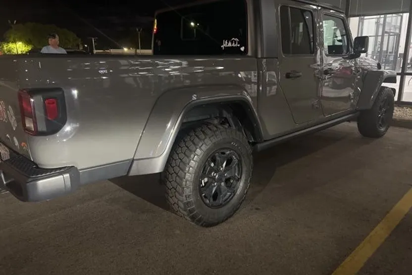 2022 Jeep Gladiator Willys photo 1