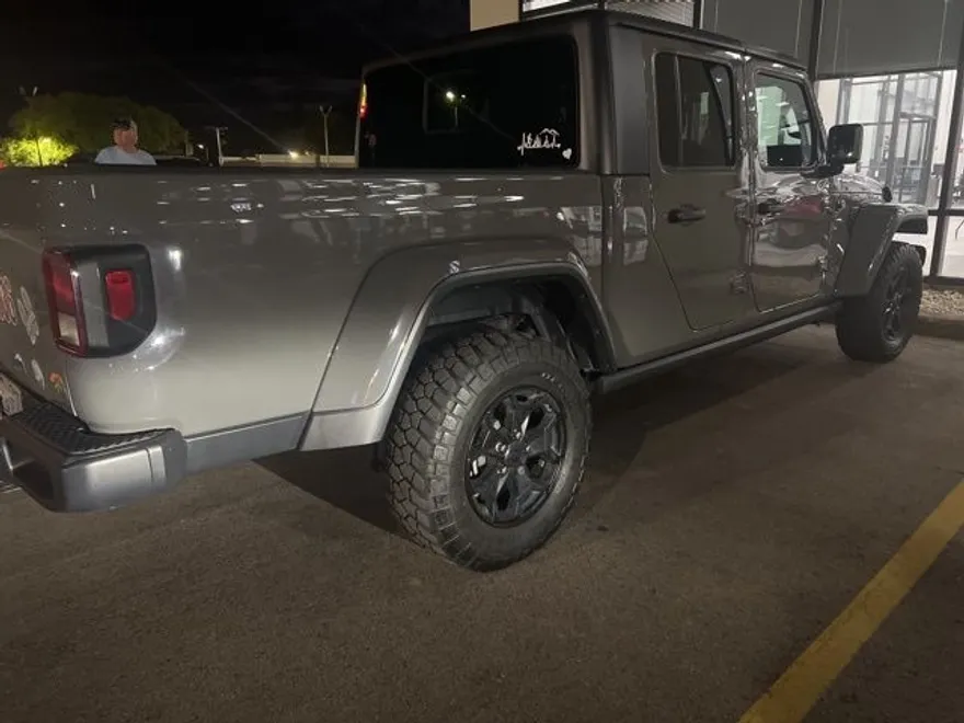 2022 Jeep Gladiator Willys photo 1