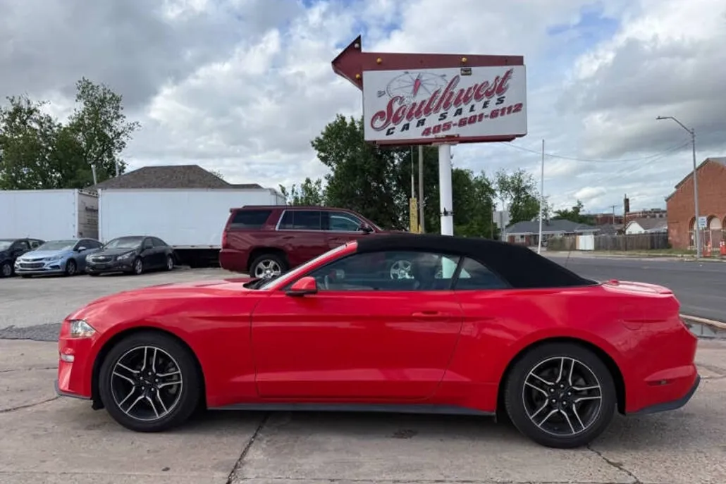 2020 Ford Mustang Convertible photo 1