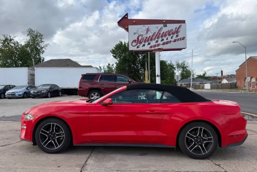 2020 Ford Mustang Convertible photo 1