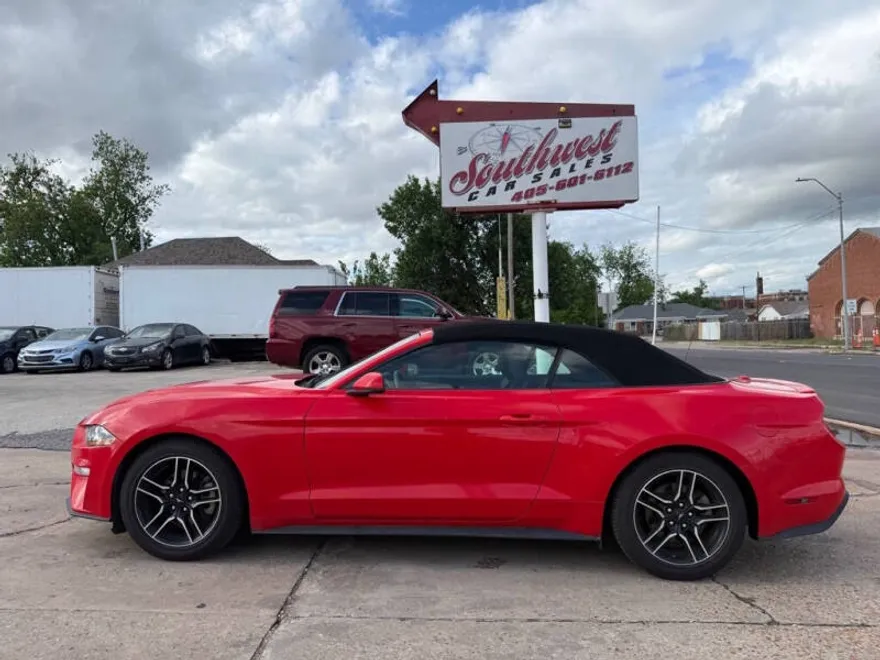 2020 Ford Mustang Convertible photo 1