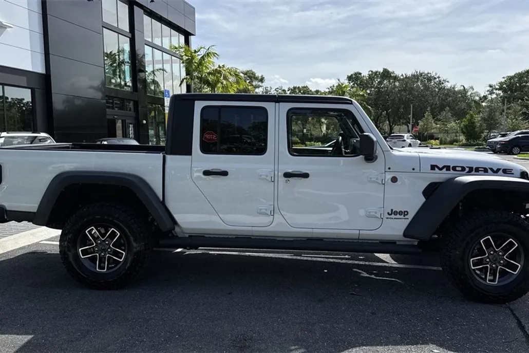 2024 Jeep Gladiator Mojave photo 1