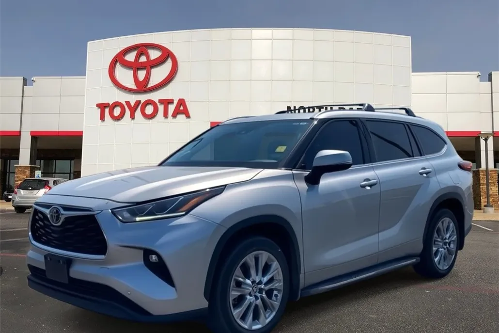 2023 Toyota Highlander Limited photo 1
