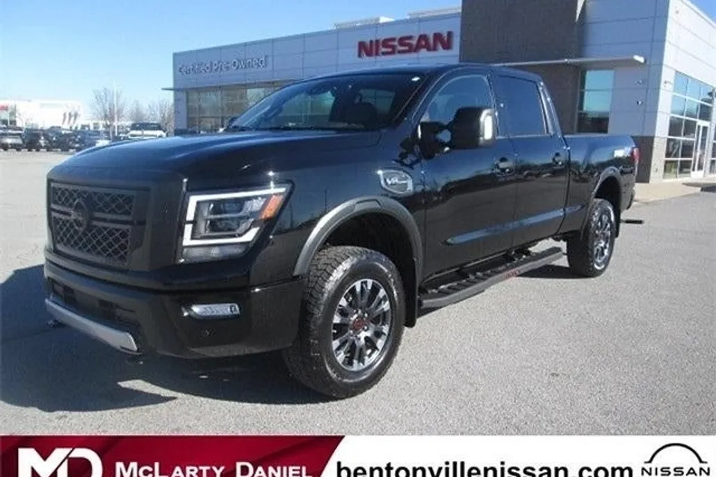 2023 Nissan Titan PRO-4X photo 1