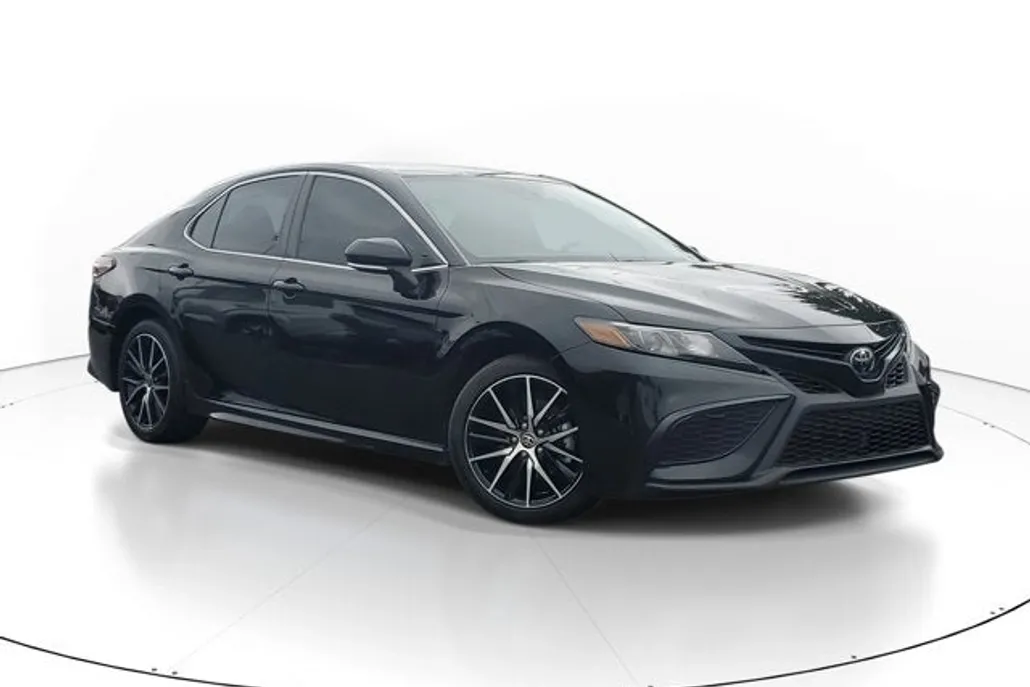 2024 Toyota Camry SE photo 1