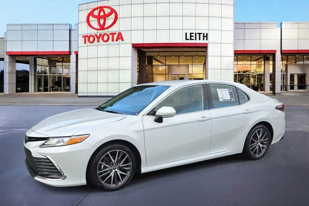 2023 Toyota Camry XLE photo 1
